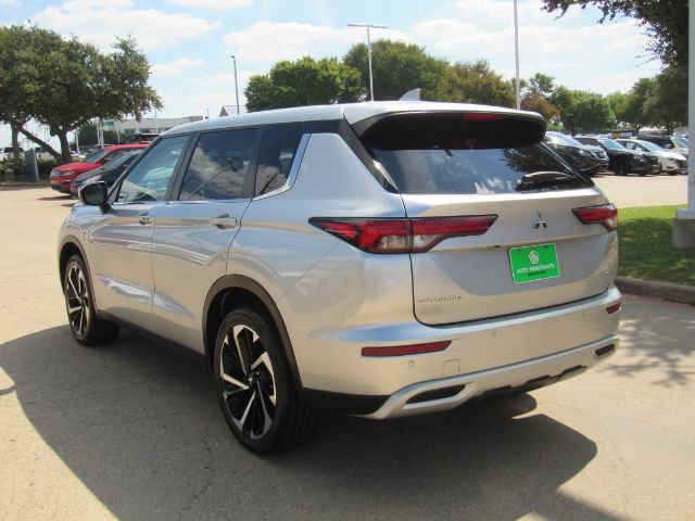 Used 2023 Mitsubishi Outlander SE image 12
