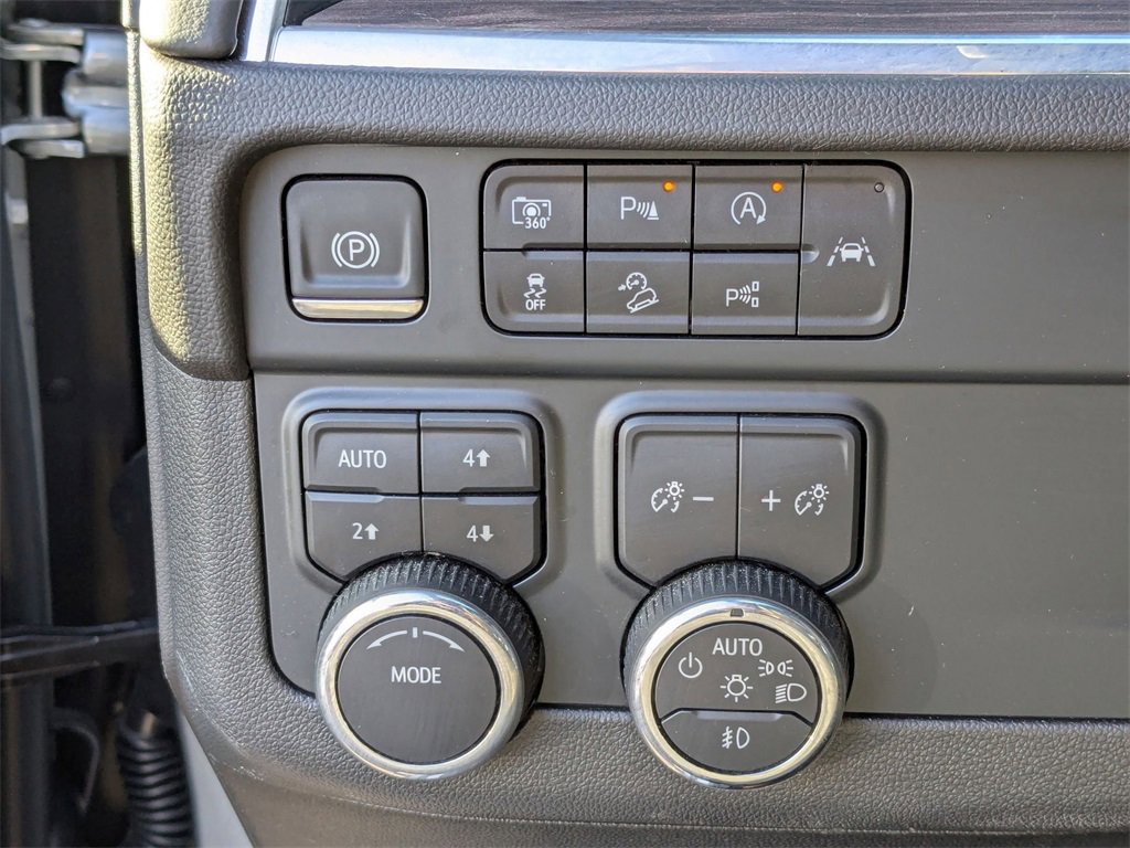 Used 2025 Chevrolet Suburban Z71 image 22