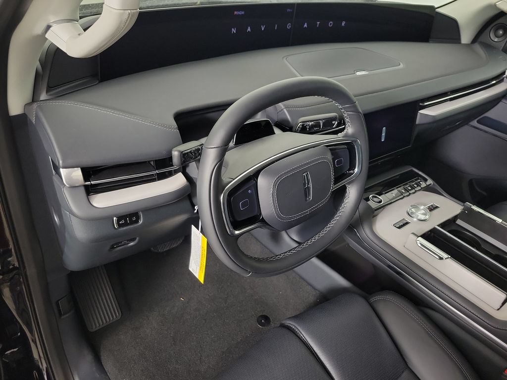 New 2027 Lincoln Navigator Premiere RWD image 18
