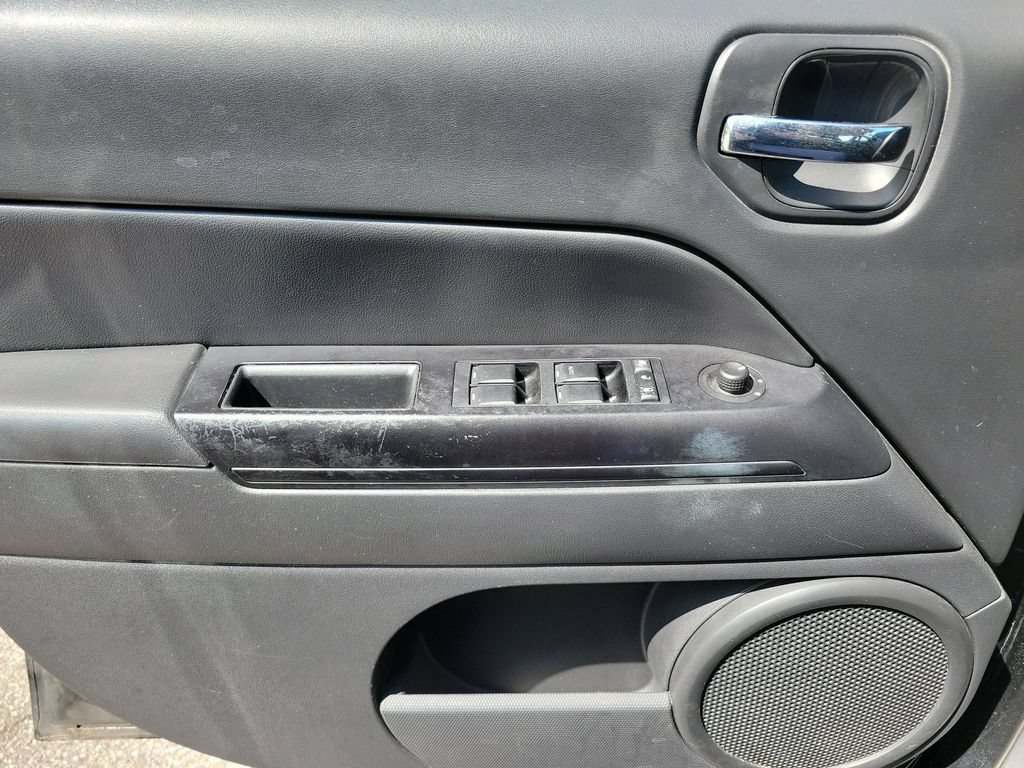 Used 2015 Jeep Patriot Sport w/ Power Value Group FWD image 24