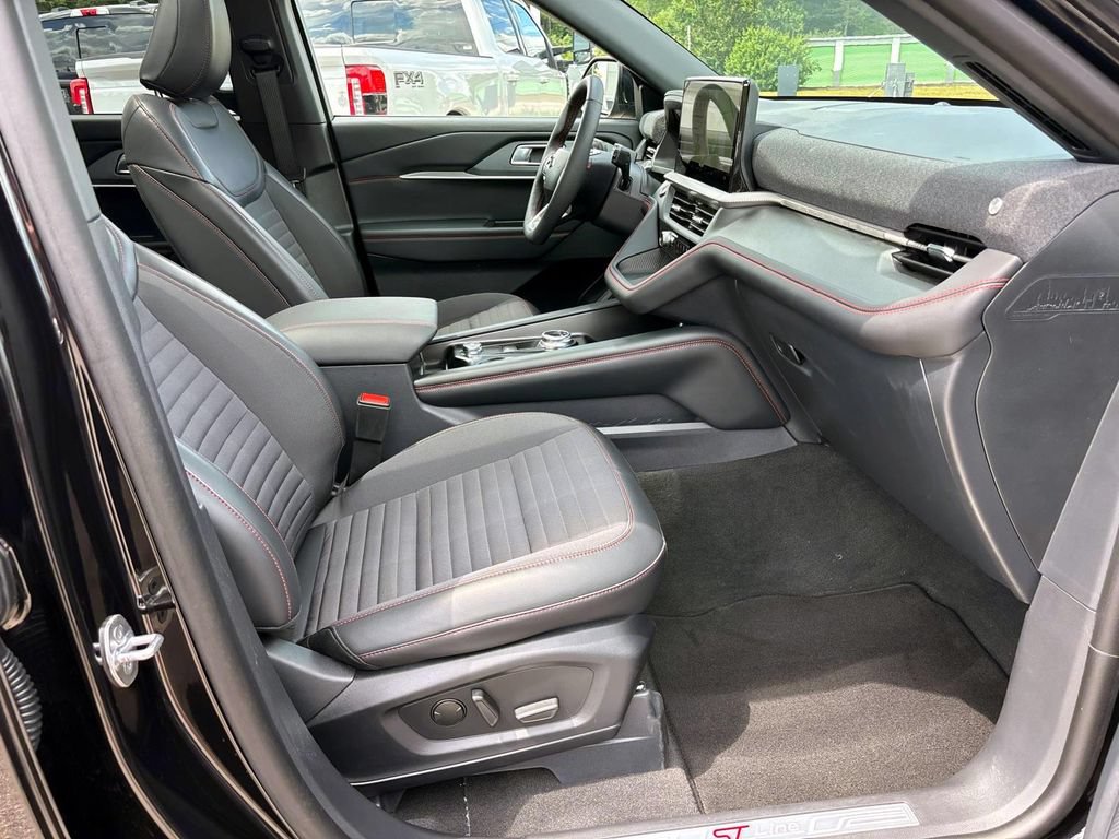 Used 2026 Ford Explorer ST-Line w/ ST-Line Street Pack AWD/4WD image 20