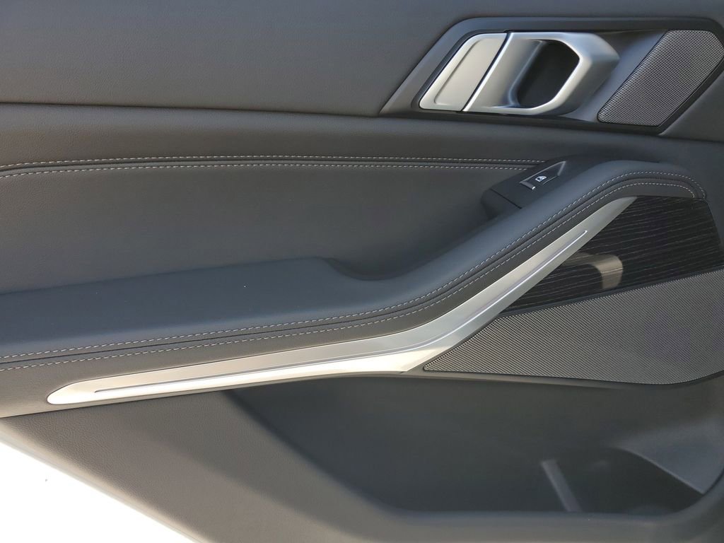 Used 2025 BMW X5 sDrive40i w/ M Sport Package image 17