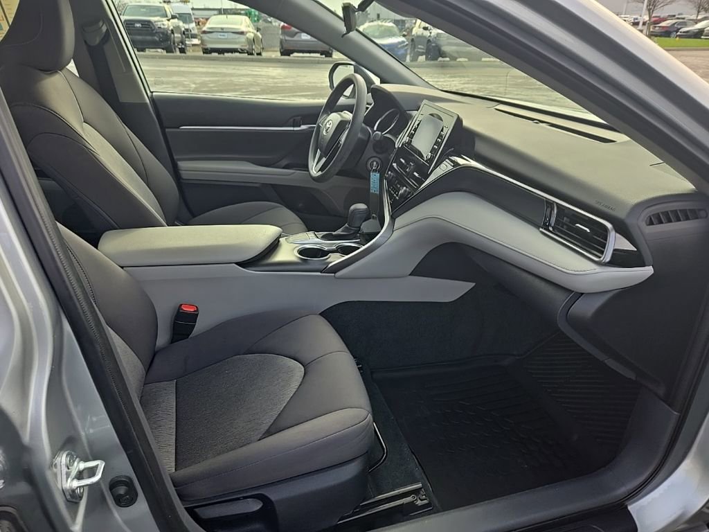Used 2023 Toyota Camry LE image 32