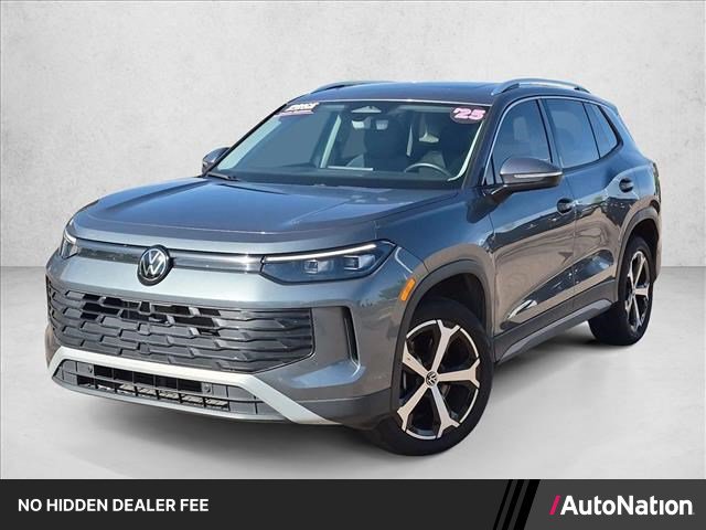 Used 2025 Volkswagen Tiguan SE AWD/4WD image 1