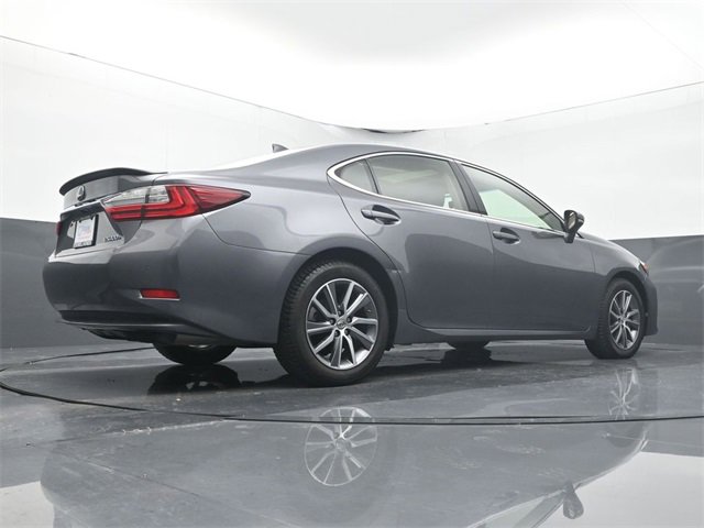 Used 2016 Lexus ES 300h image 11