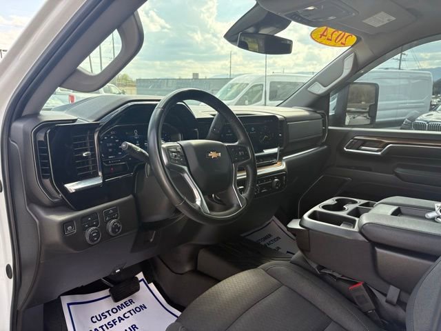 Used 2024 Chevrolet Silverado 2500 LT image 3
