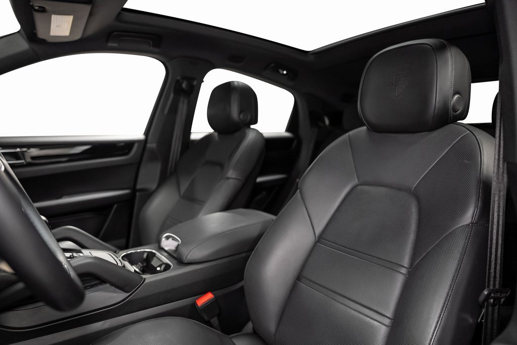 Used 2021 Porsche Cayenne Coupe image 28