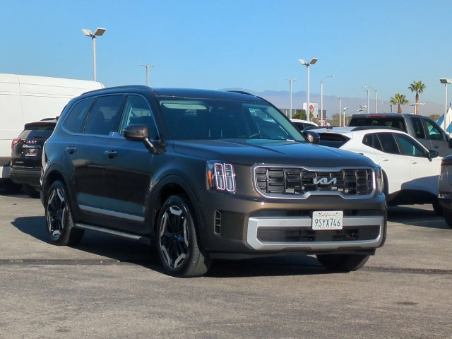 Used 2025 Kia Telluride S FWD image 2