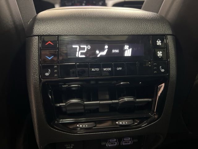 Used 2023 Jeep Grand Cherokee L Limited w/ Black Appearance Package AWD/4WD image 14