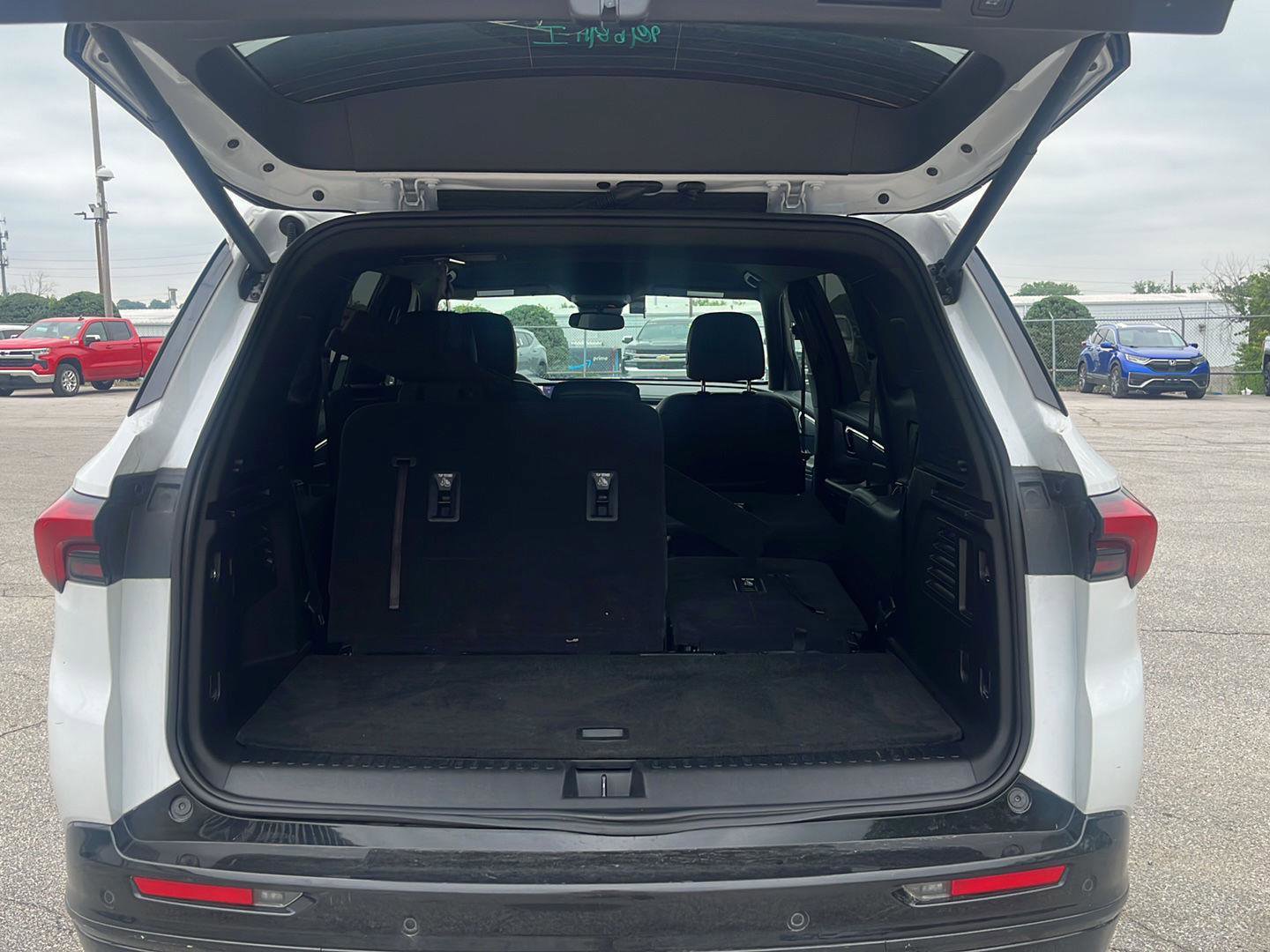 Used 2025 Buick Enclave Sport Touring AWD/4WD image 7