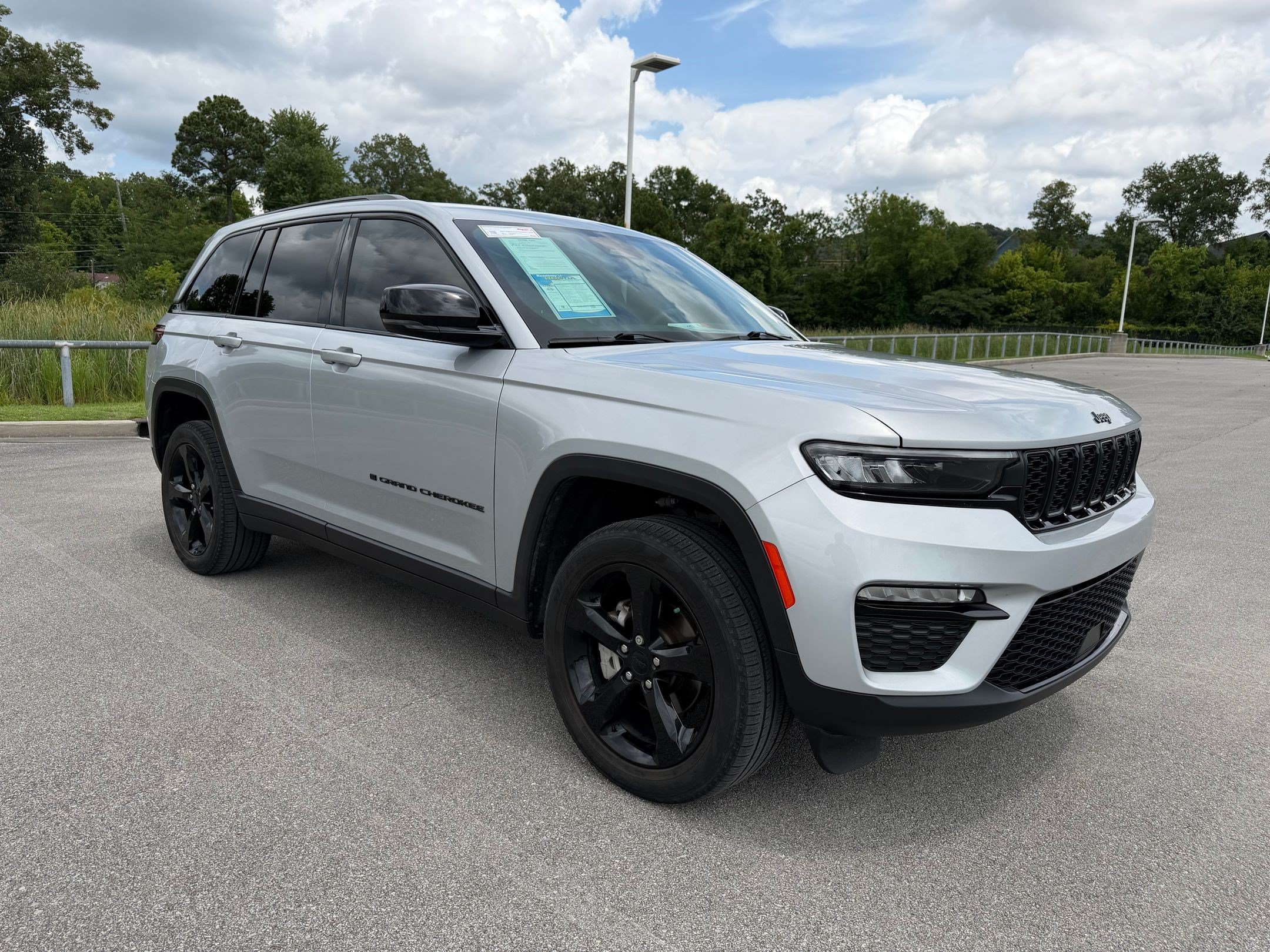 Used 2023 Jeep Grand Cherokee Limited w/ Black Appearance Package RWD image 7
