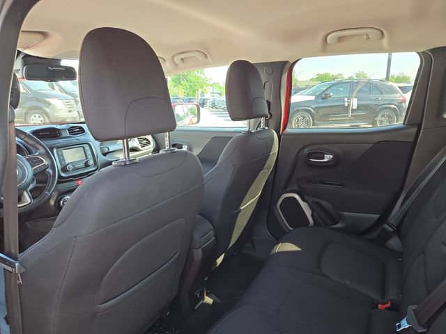 Used 2017 Jeep Renegade Latitude w/ Popular Equipment Group FWD image 28