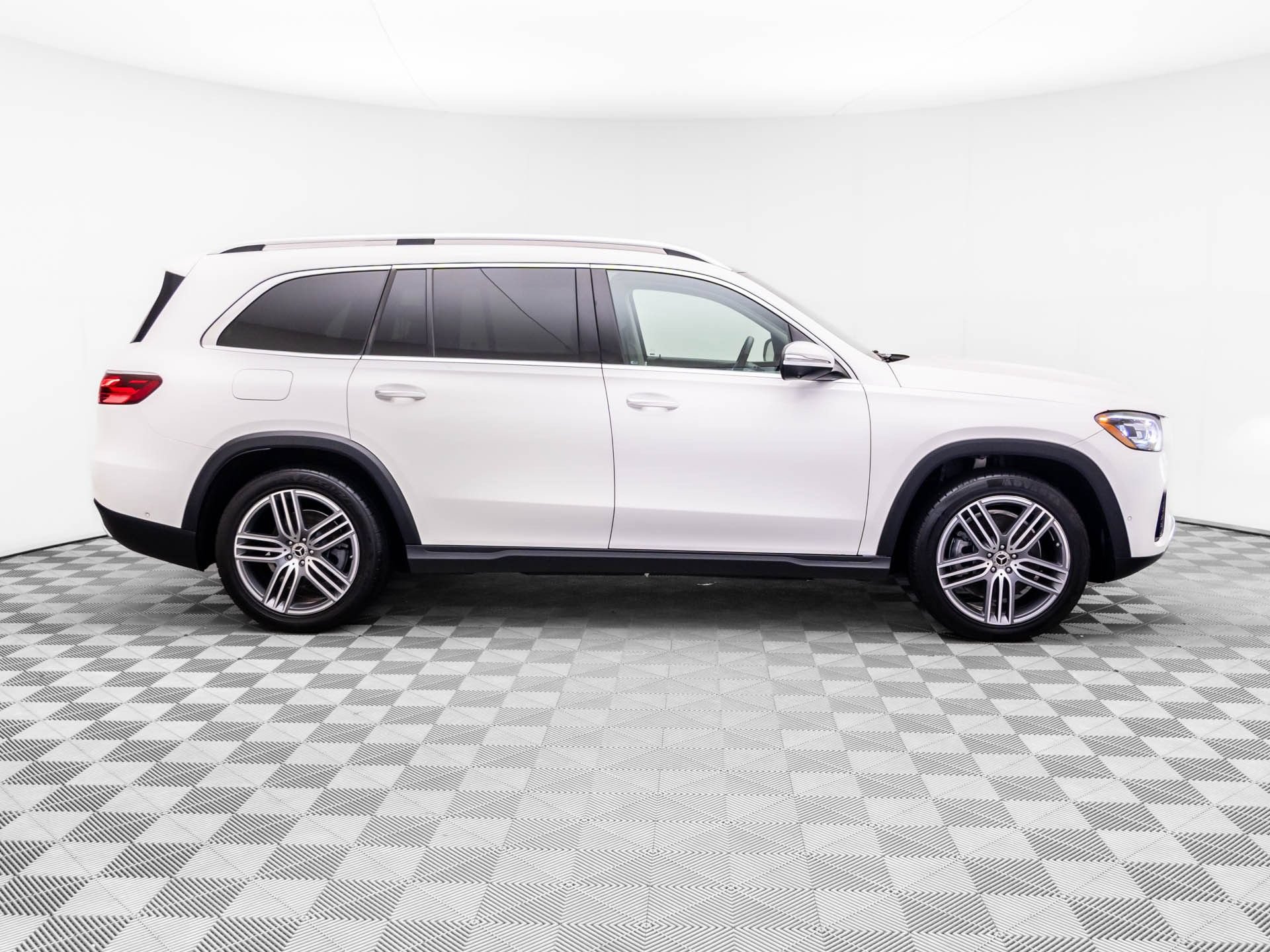 Used 2024 Mercedes-Benz GLS 450 4MATIC image 6