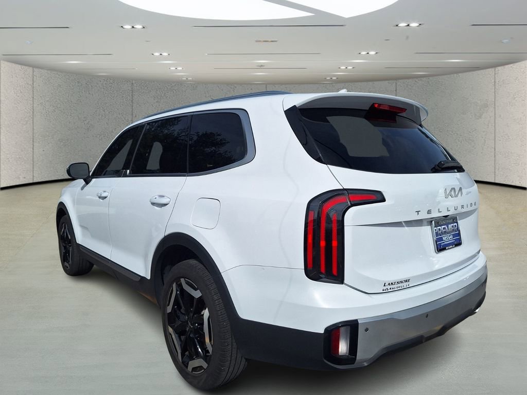 Used 2024 Kia Telluride EX w/ EX Captain's Chair Package image 3