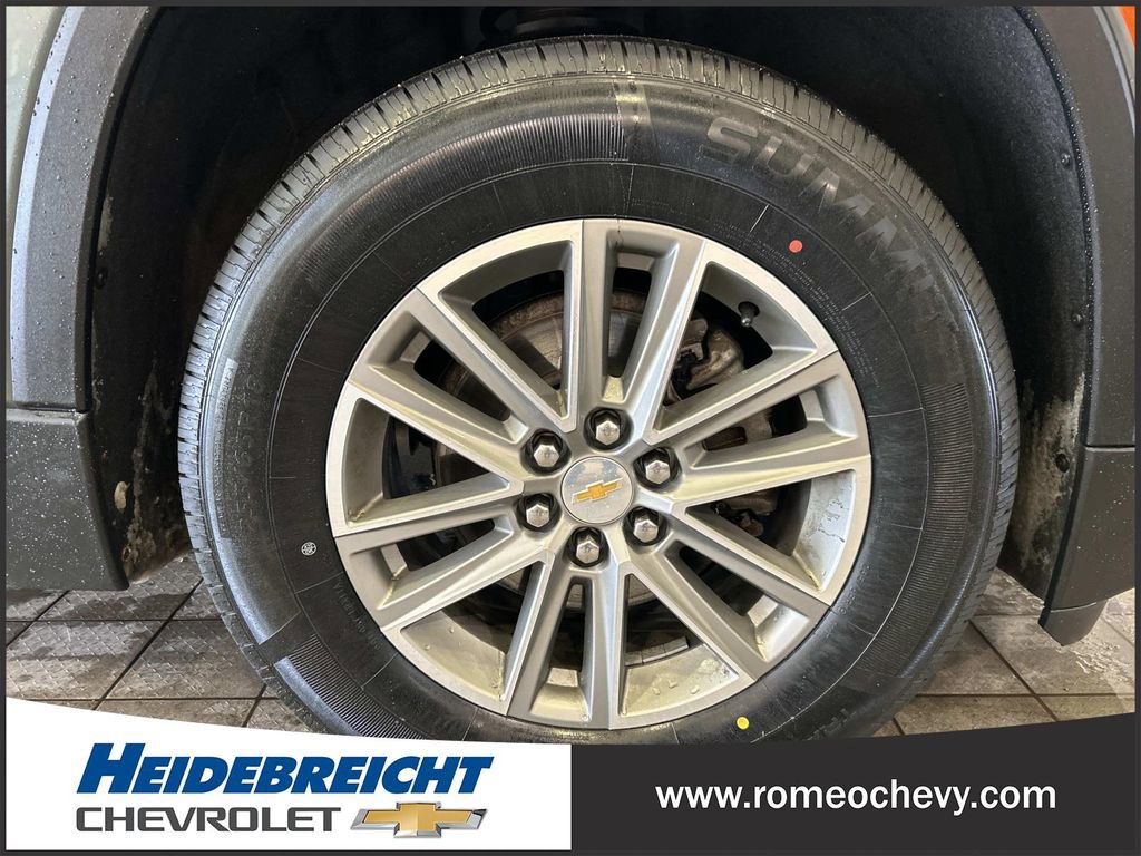 Used 2023 Chevrolet Traverse LT image 8