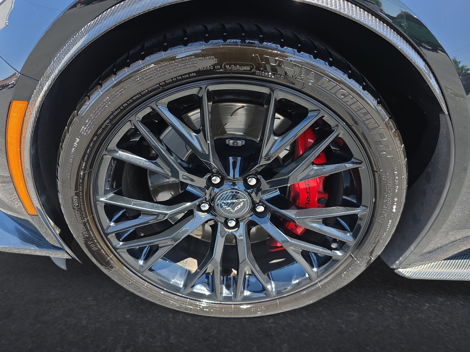 Used 2015 Chevrolet Corvette Z06 w/ 3LZ Preferred Equipment Group RWD image 18