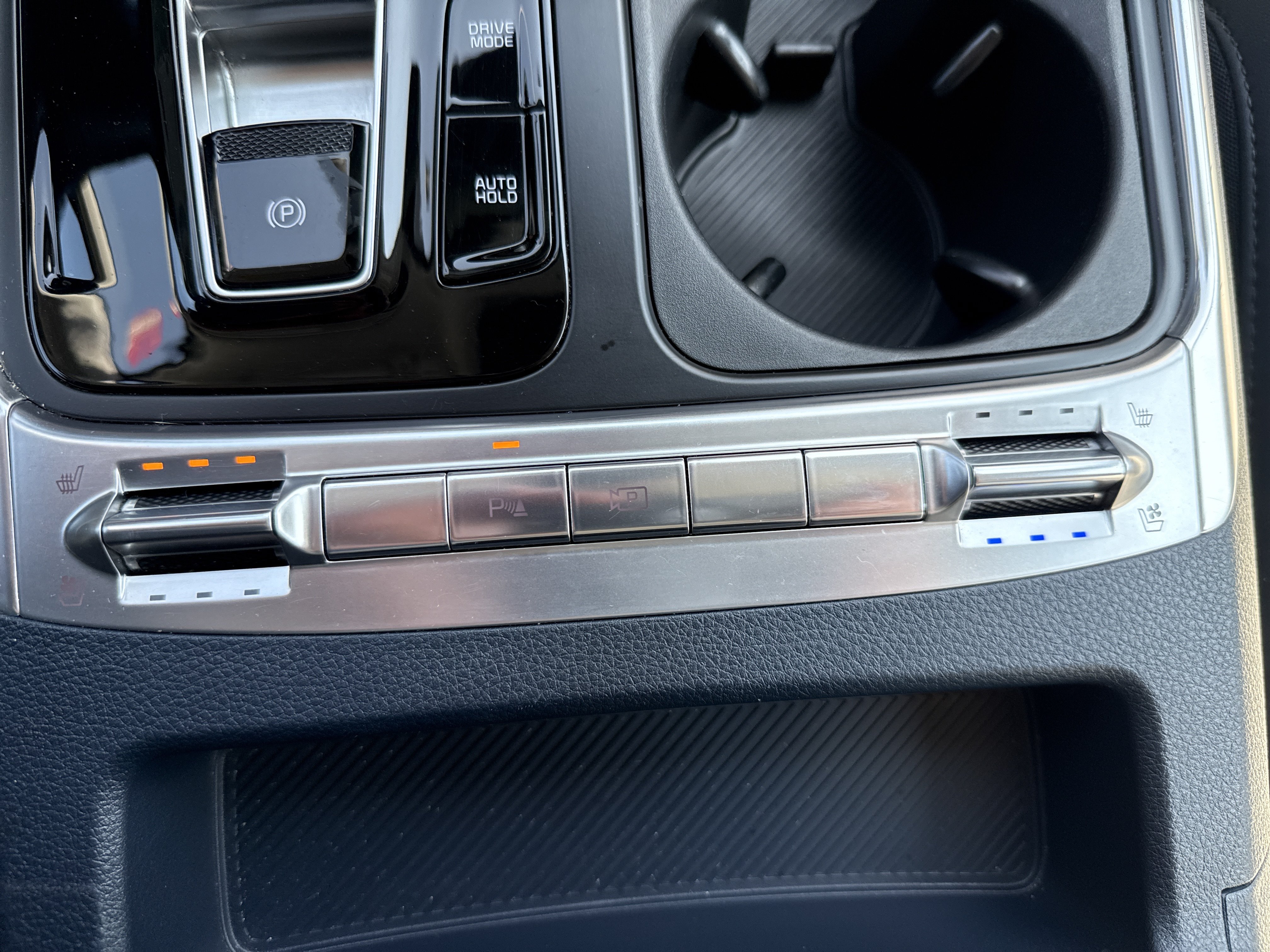 Certified 2025 Kia Carnival SX FWD image 29