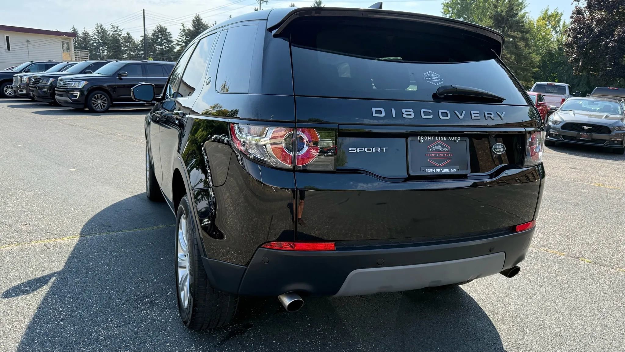 Used 2018 Land Rover Discovery Sport SE image 4