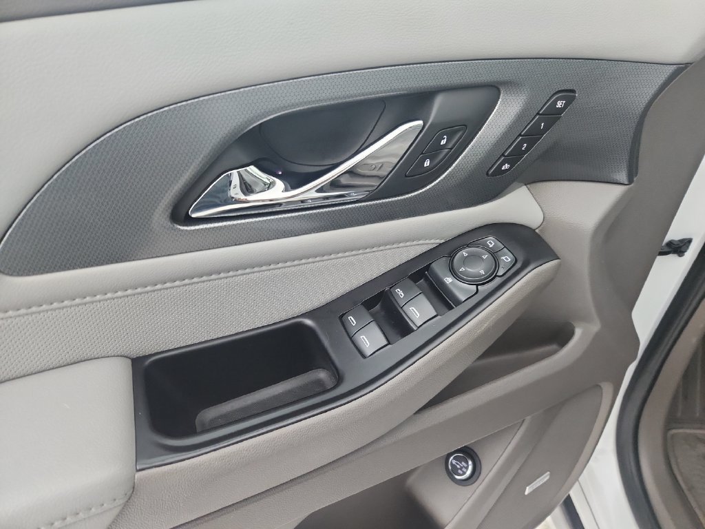 Used 2019 Chevrolet Traverse Premier w/ Driver Confidence II Package FWD image 23