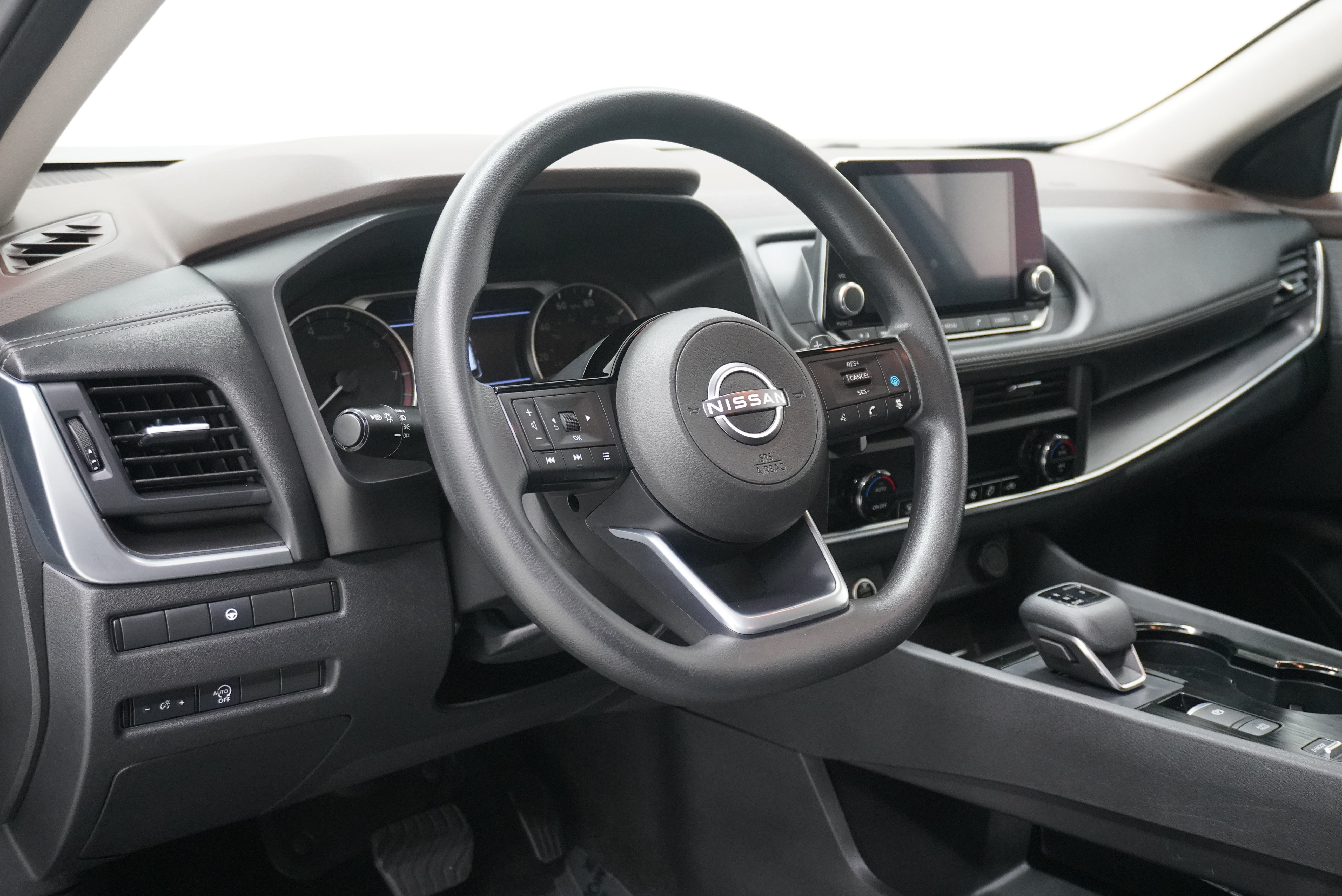 Used 2023 Nissan Rogue SV FWD image 10