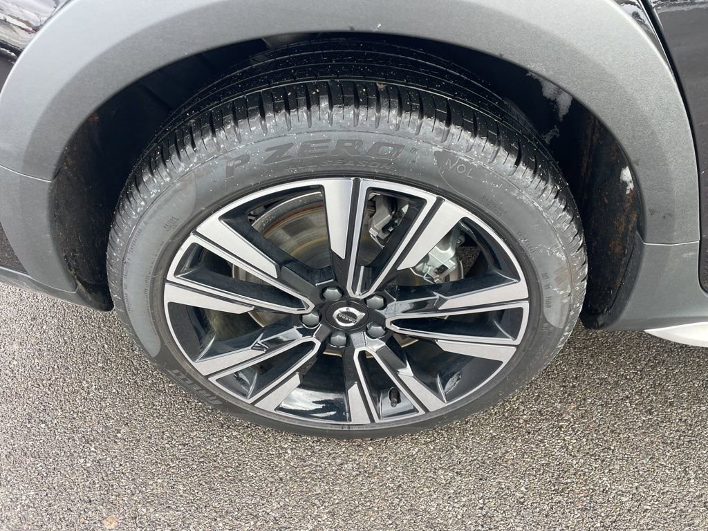 Certified 2025 Volvo V60 B5 Cross Country Ultra image 15