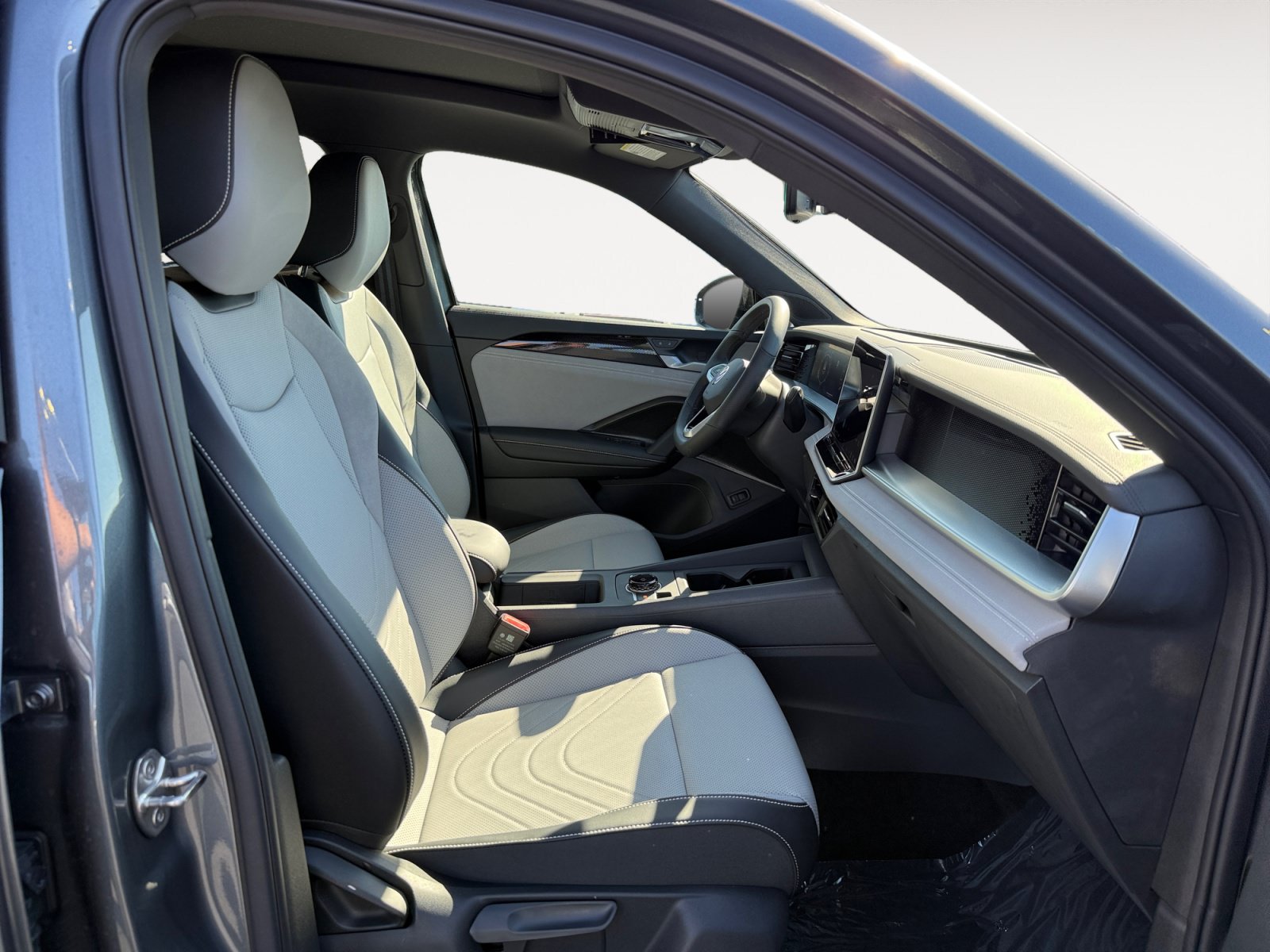 New 2026 Volkswagen Tiguan SE R-Line FWD image 19