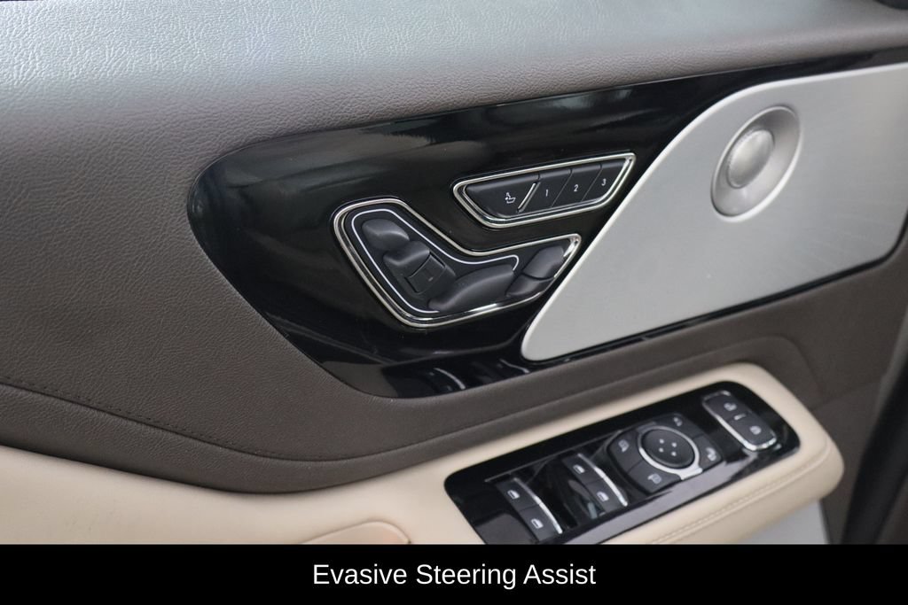 Used 2023 Lincoln Aviator Reserve w/ Equipment Group 201A AWD/4WD image 17