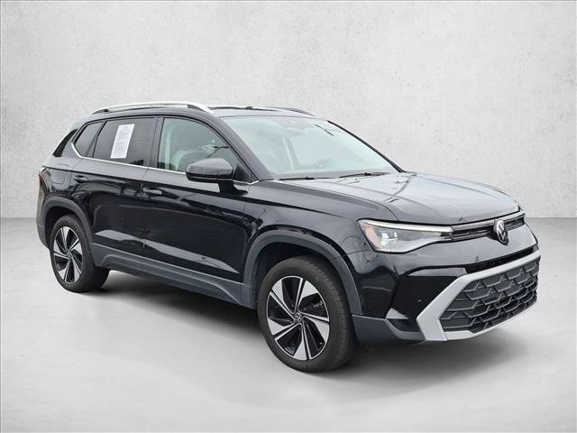 Used 2025 Volkswagen Taos SE AWD/4WD image 3