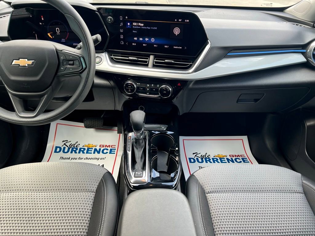 Used 2025 Chevrolet Trax LT image 13