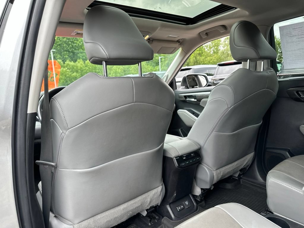 Used 2022 Toyota Highlander Limited AWD/4WD image 43