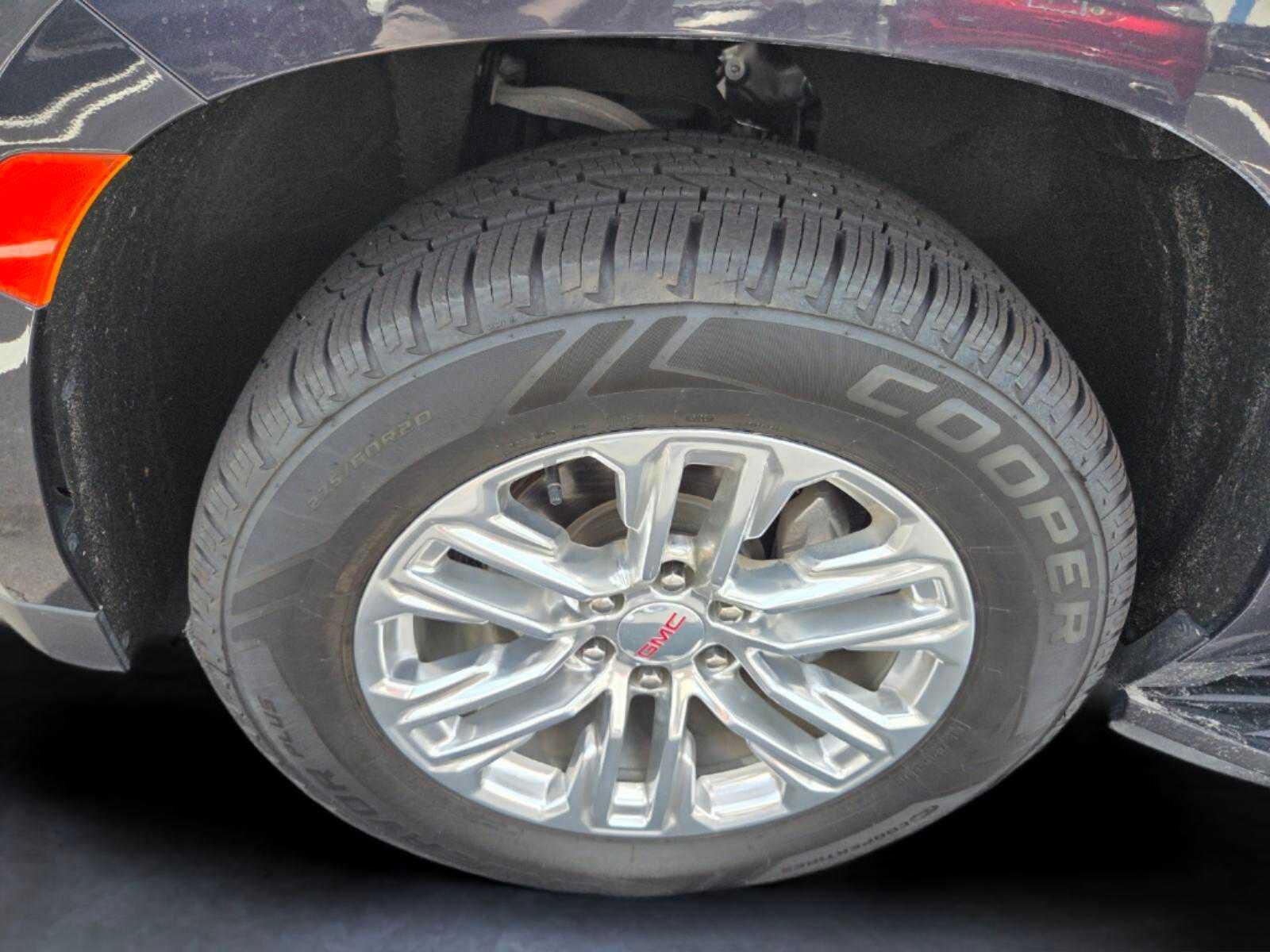 Used 2023 GMC Yukon XL SLT w/ SLT Premium Package AWD/4WD image 9