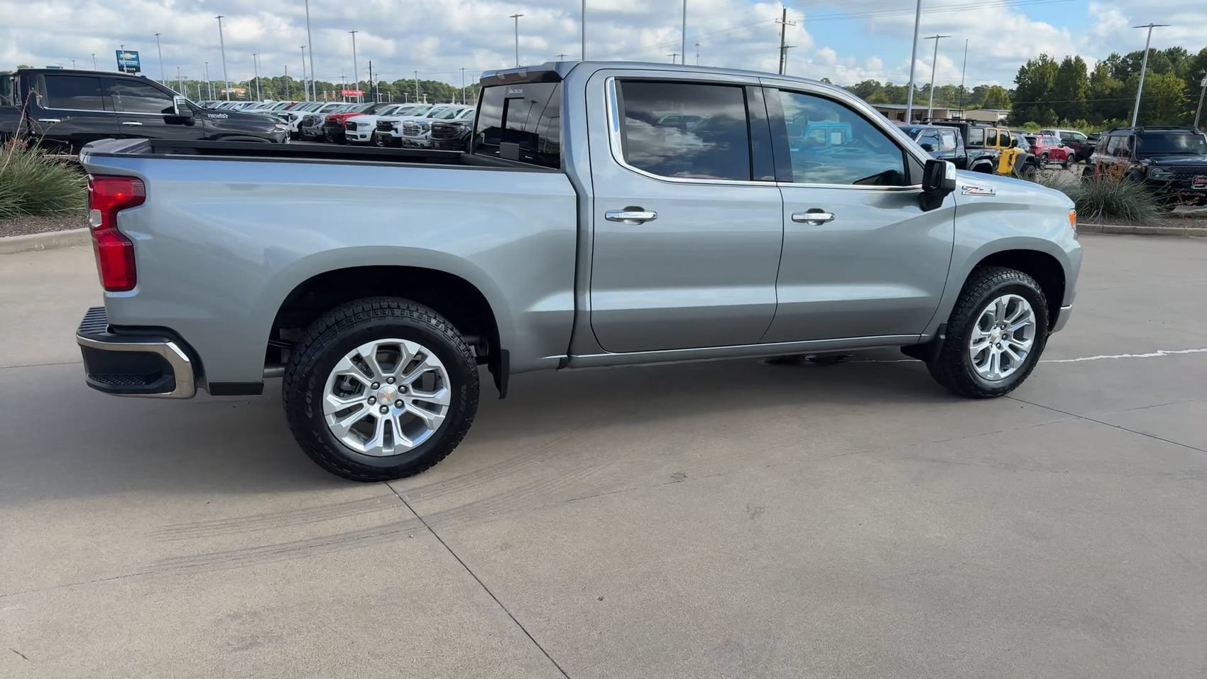 Used 2026 Chevrolet Silverado 1500 LTZ AWD/4WD image 9