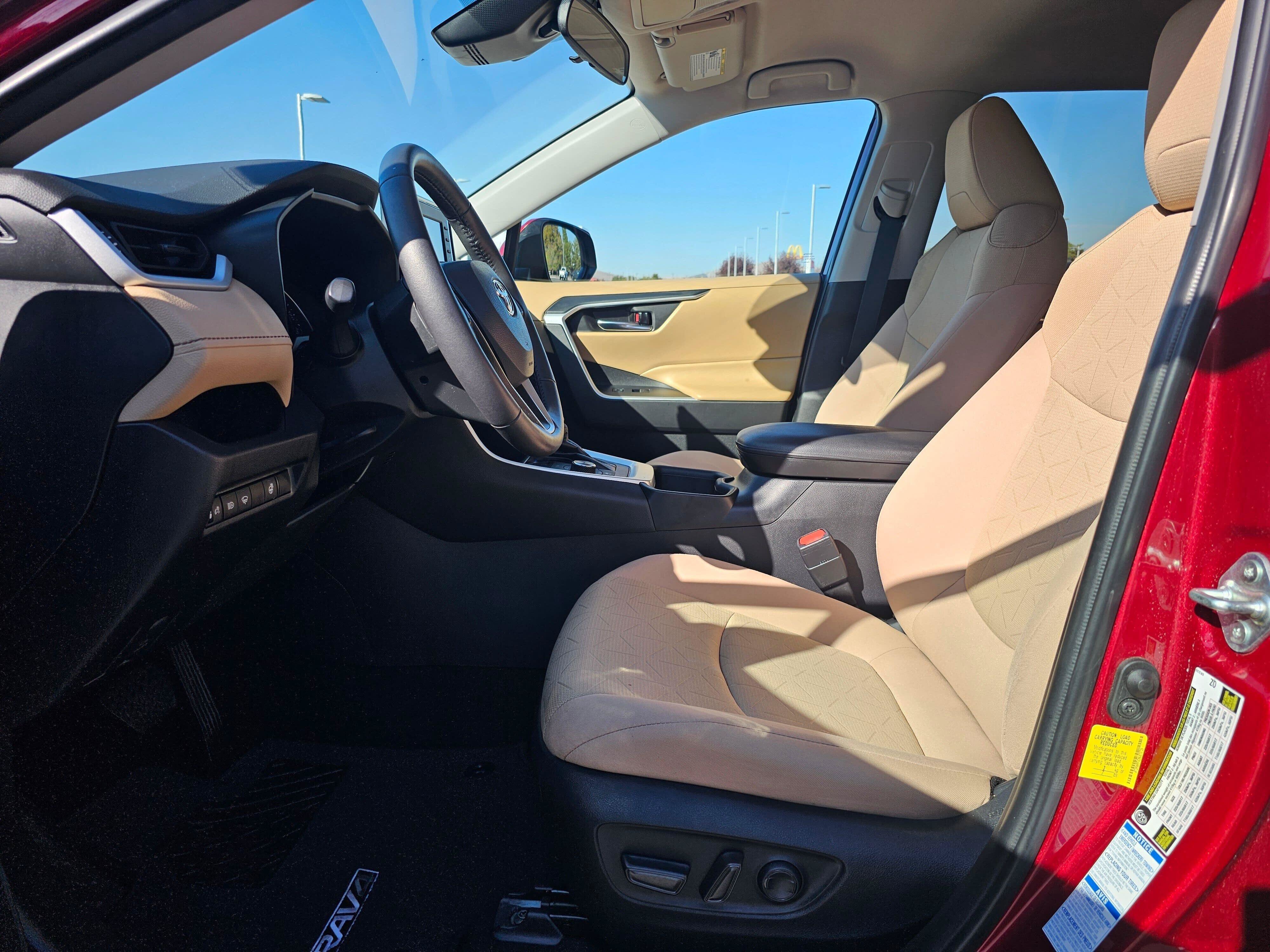 Certified 2022 Toyota RAV4 XLE w/ XLE Grade Weather Package AWD/4WD image 18