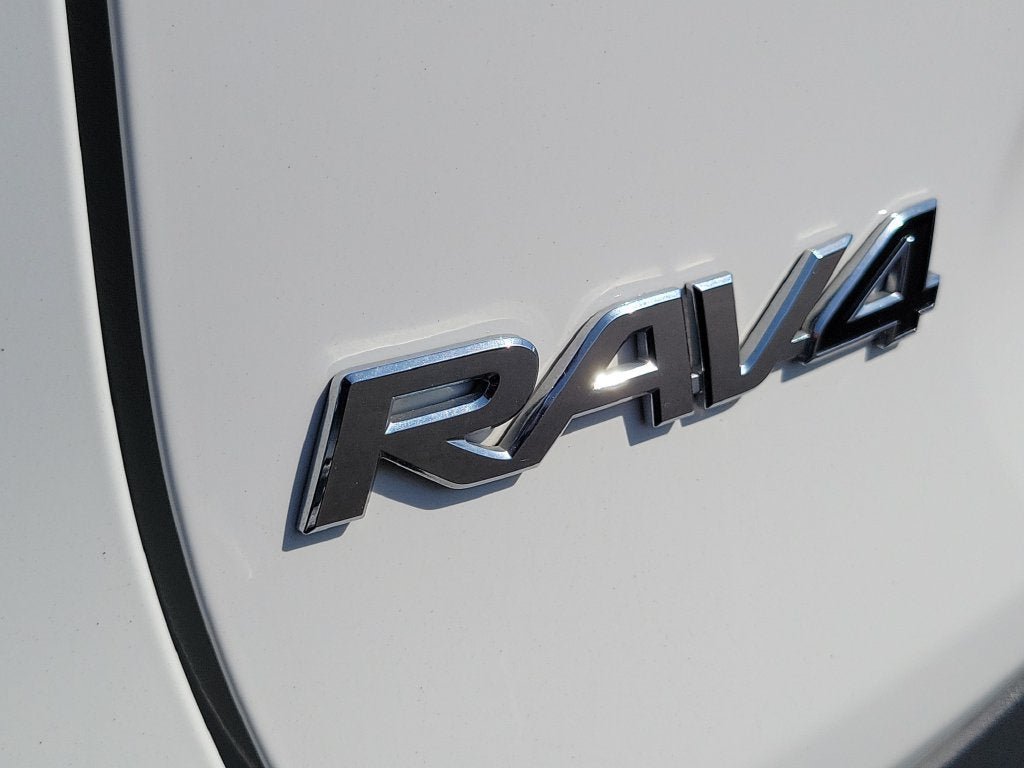 Used 2025 Toyota RAV4 XLE AWD/4WD image 7