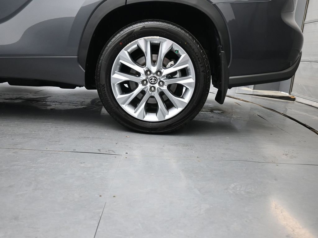 Used 2024 Toyota Highlander Limited AWD/4WD image 14
