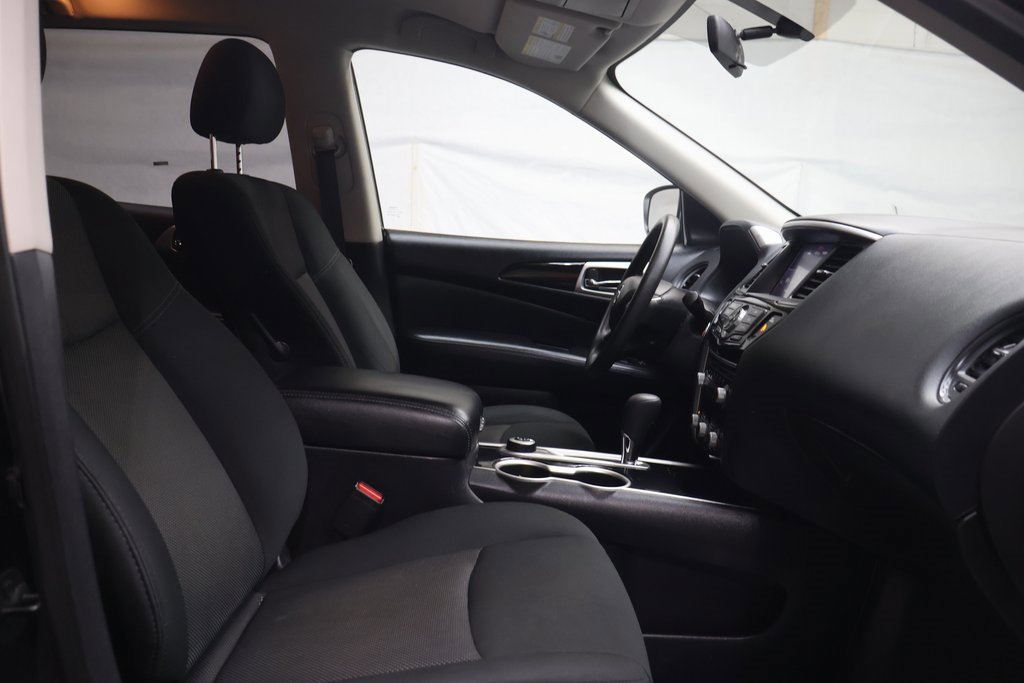 Used 2020 Nissan Pathfinder S image 10