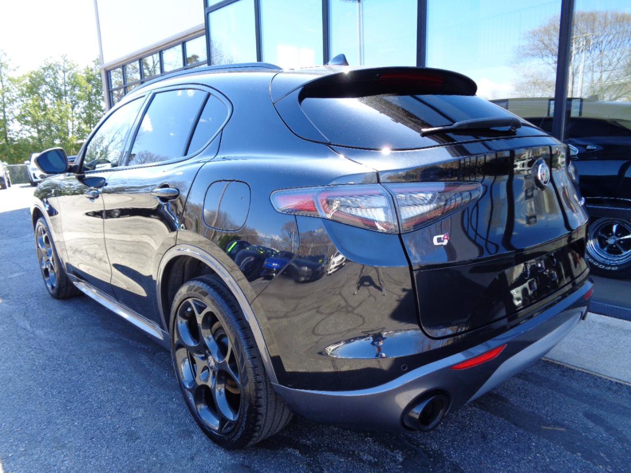 Used 2024 Alfa Romeo Stelvio Ti w/ Performance Driving Package AWD/4WD image 7