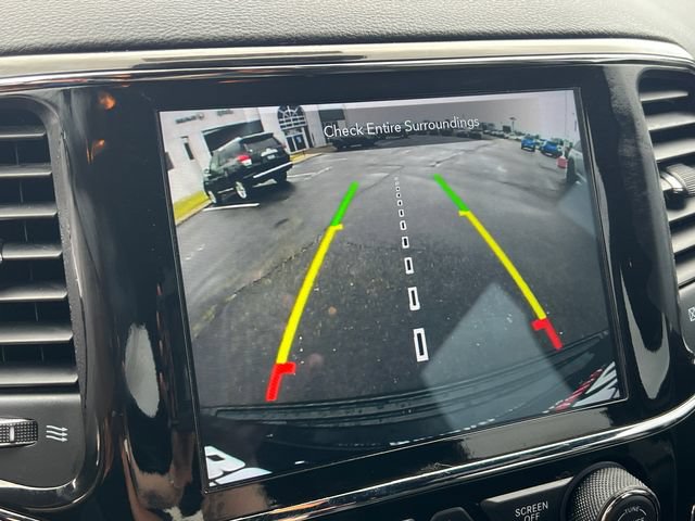 Certified 2022 Jeep Grand Cherokee Laredo X AWD/4WD image 19
