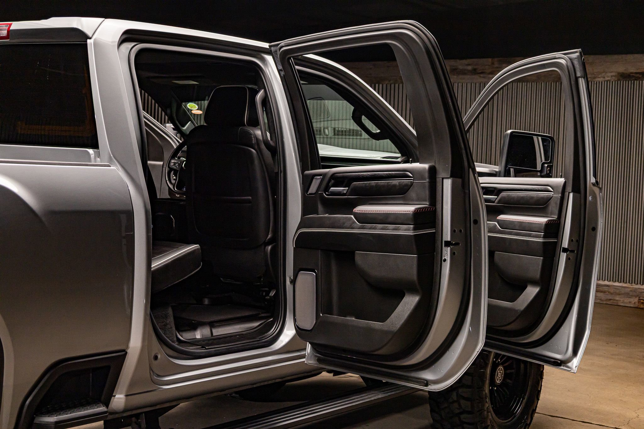 Used 2025 GMC Sierra 2500 AT4X image 31