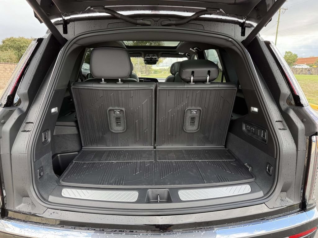 New 2026 Cadillac Vistiq Luxury w/ LPO, Floor Liner Package AWD/4WD image 27