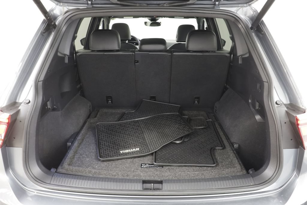 Certified 2023 Volkswagen Tiguan SE R-Line AWD/4WD image 17