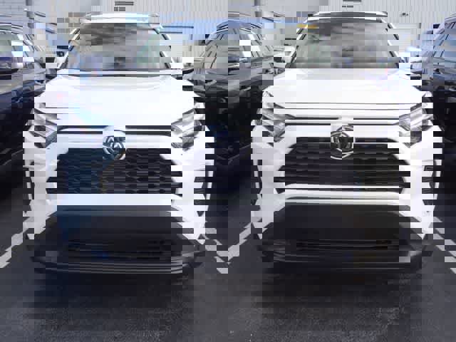 Used 2025 Toyota RAV4 XLE image 2