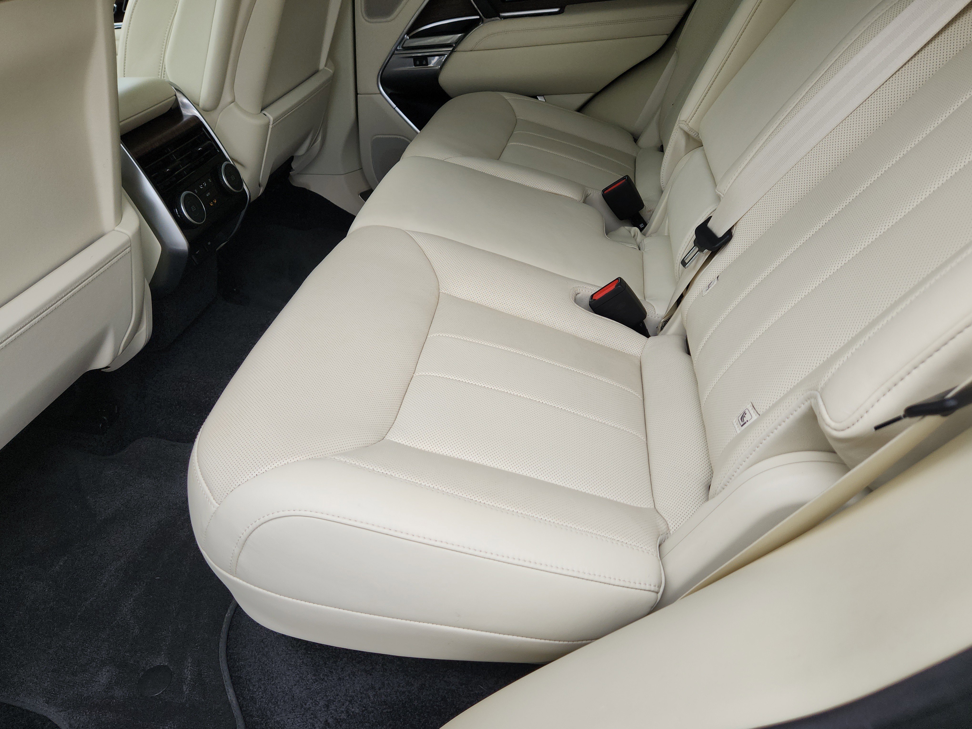 Certified 2023 Land Rover Range Rover SE image 12