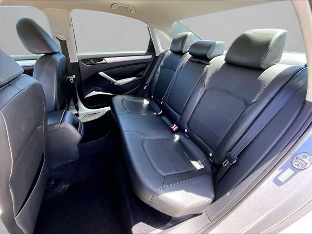 Used 2012 Volkswagen Passat 2.5 SE FWD image 25