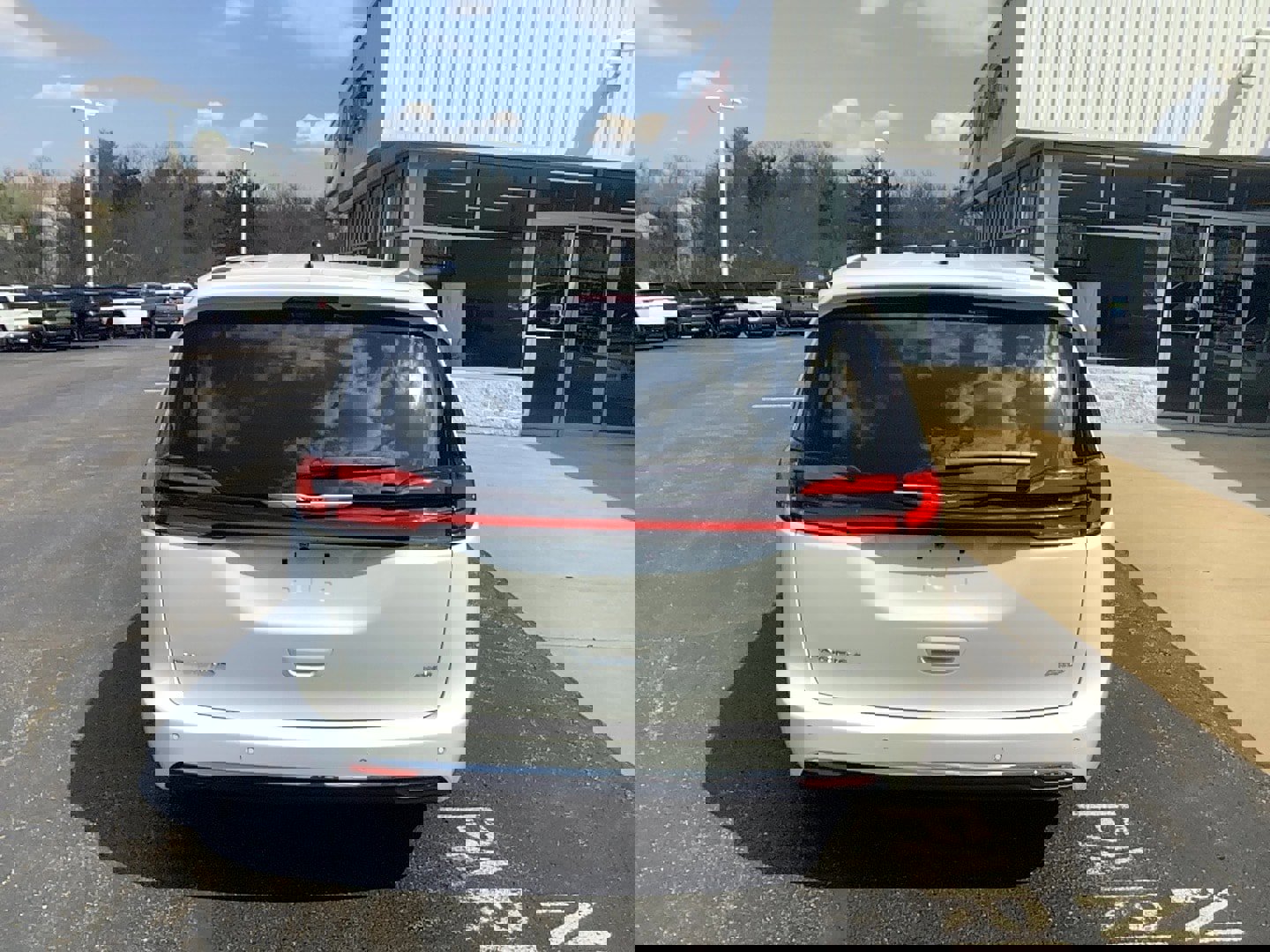 New 2026 Chrysler Pacifica Select image 5