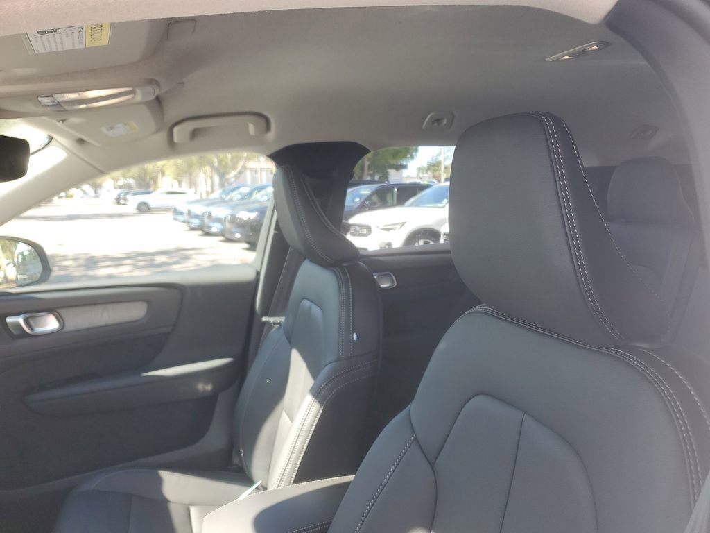 New 2026 Volvo XC40 B4 Core image 9