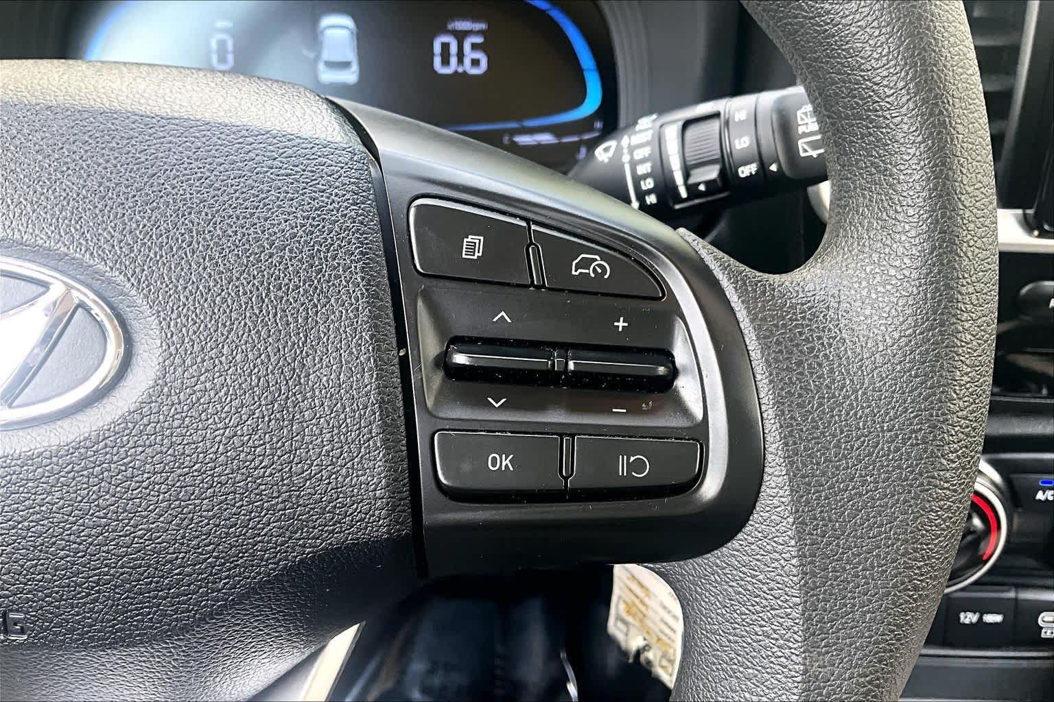 Used 2025 Hyundai Venue SE FWD image 25