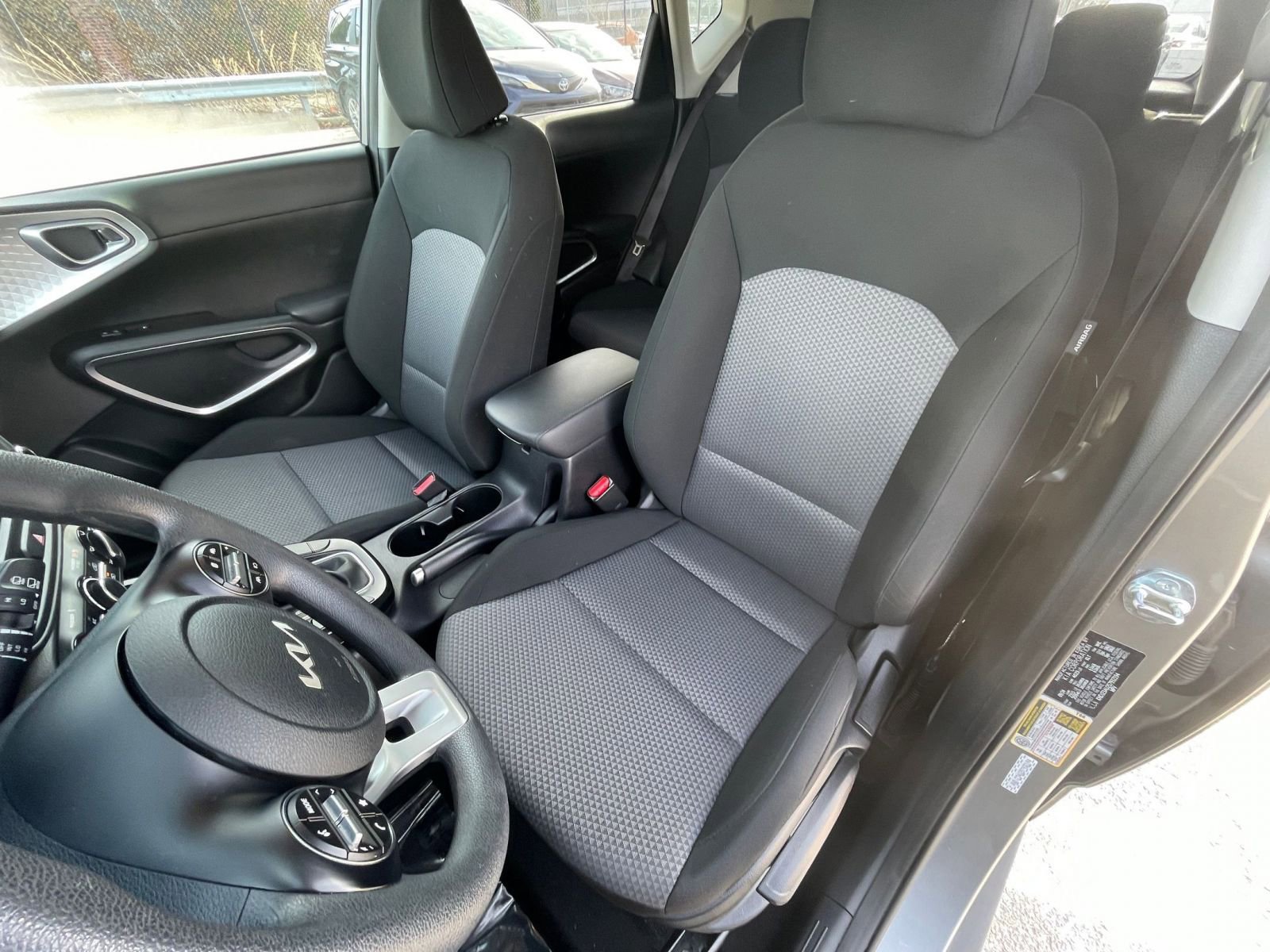 Used 2025 Kia Soul LX w/ LX Technology Package FWD image 34