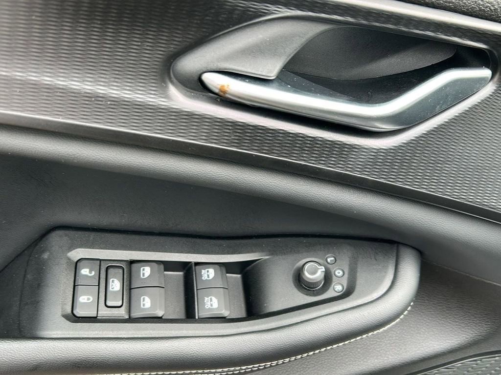 Used 2023 Jeep Grand Cherokee L Laredo image 12