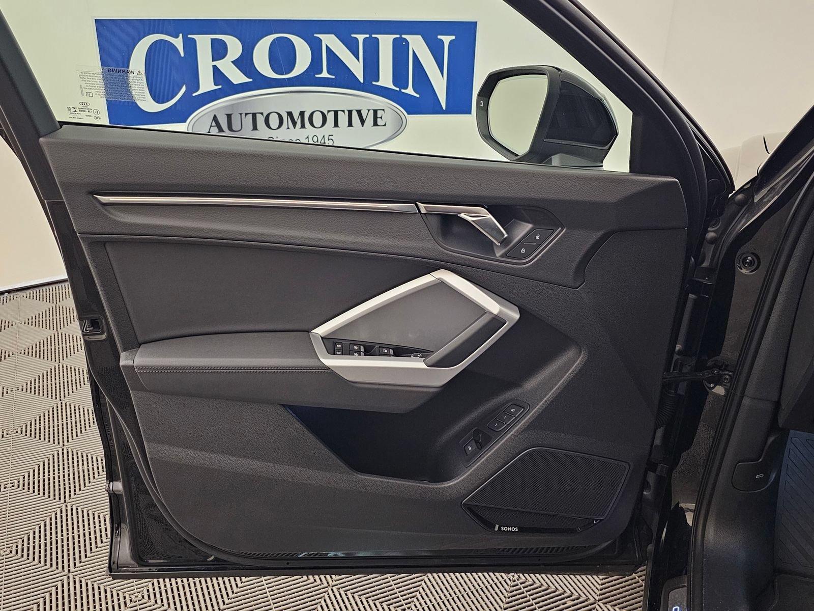 Used 2022 Audi Q3 2.0T Premium Plus w/ Premium Plus Package AWD/4WD image 2